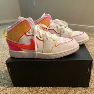 Nike Jordan 1 Edge Glow Mids